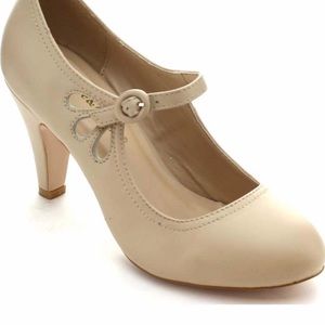 Chase & Chloe nude Mary Jane heels!